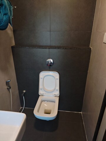 Furnished Amenities in 3 BHK Apartment at K Raheja Interface Heights, Malad West – for Rent