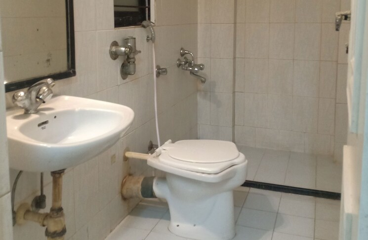 Bathroom, thane west Pg For Girls In Thane West 8785014