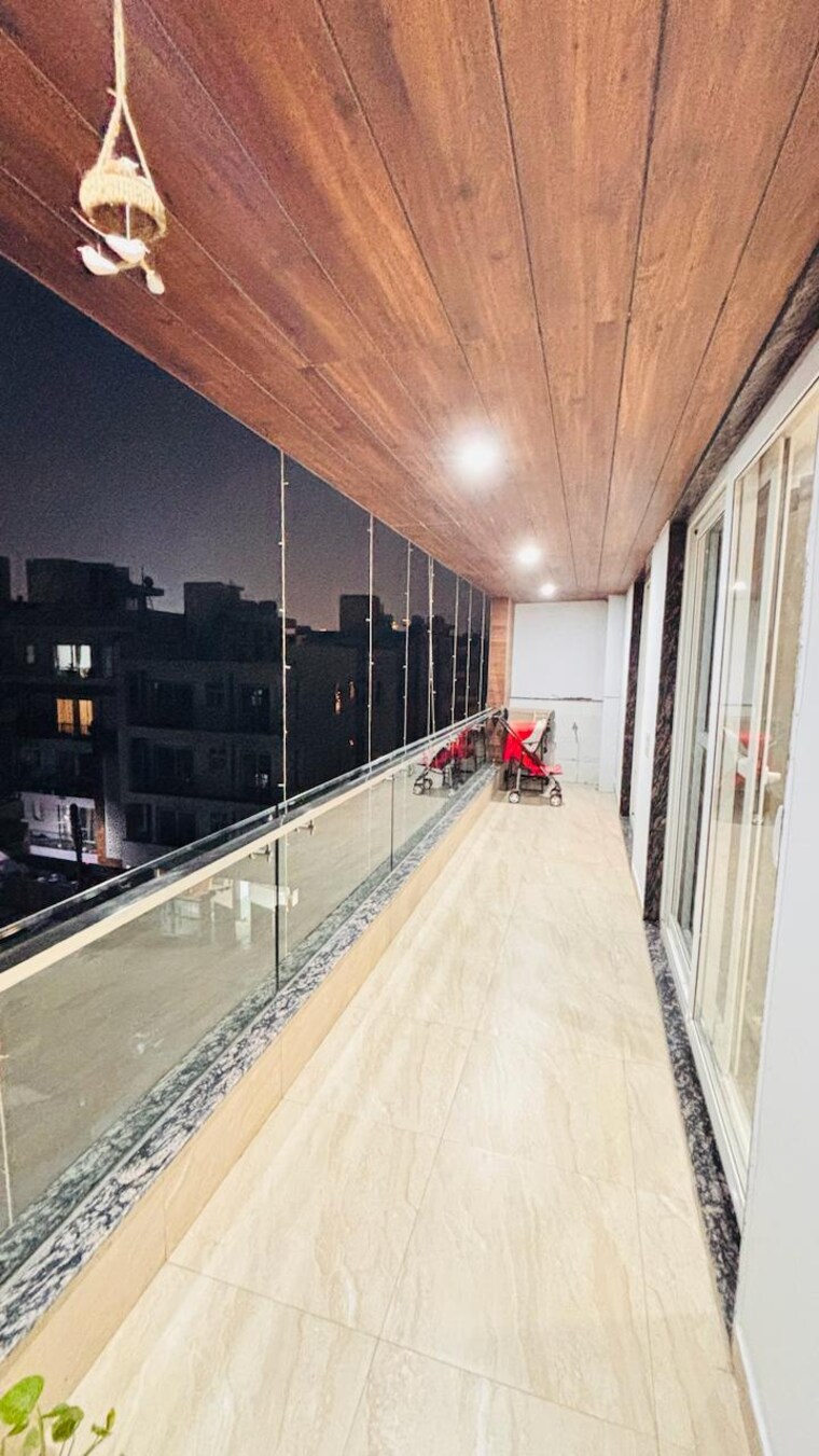 Balcony, royal-green-heights 3 Bedroom 263 Sq.Yd. Builder Floor In Sector 62 Gurgaon 8785038