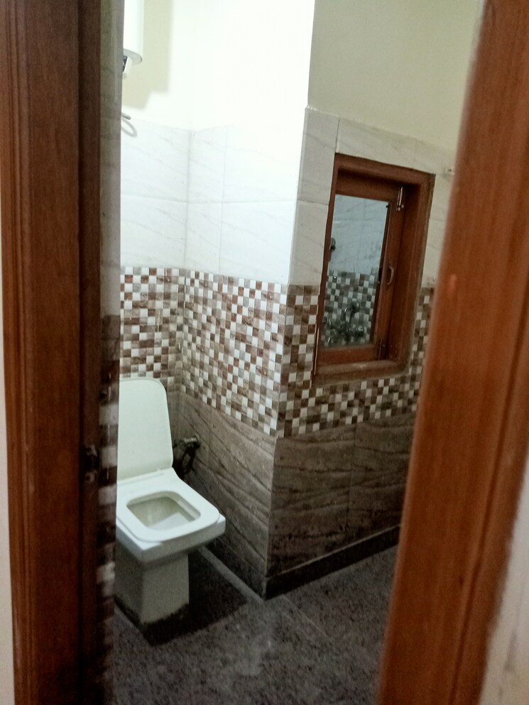 Bathroom, neb sarai 1 Bedroom 450 Sq.Ft. Builder Floor In Neb Sarai Delhi 8785051