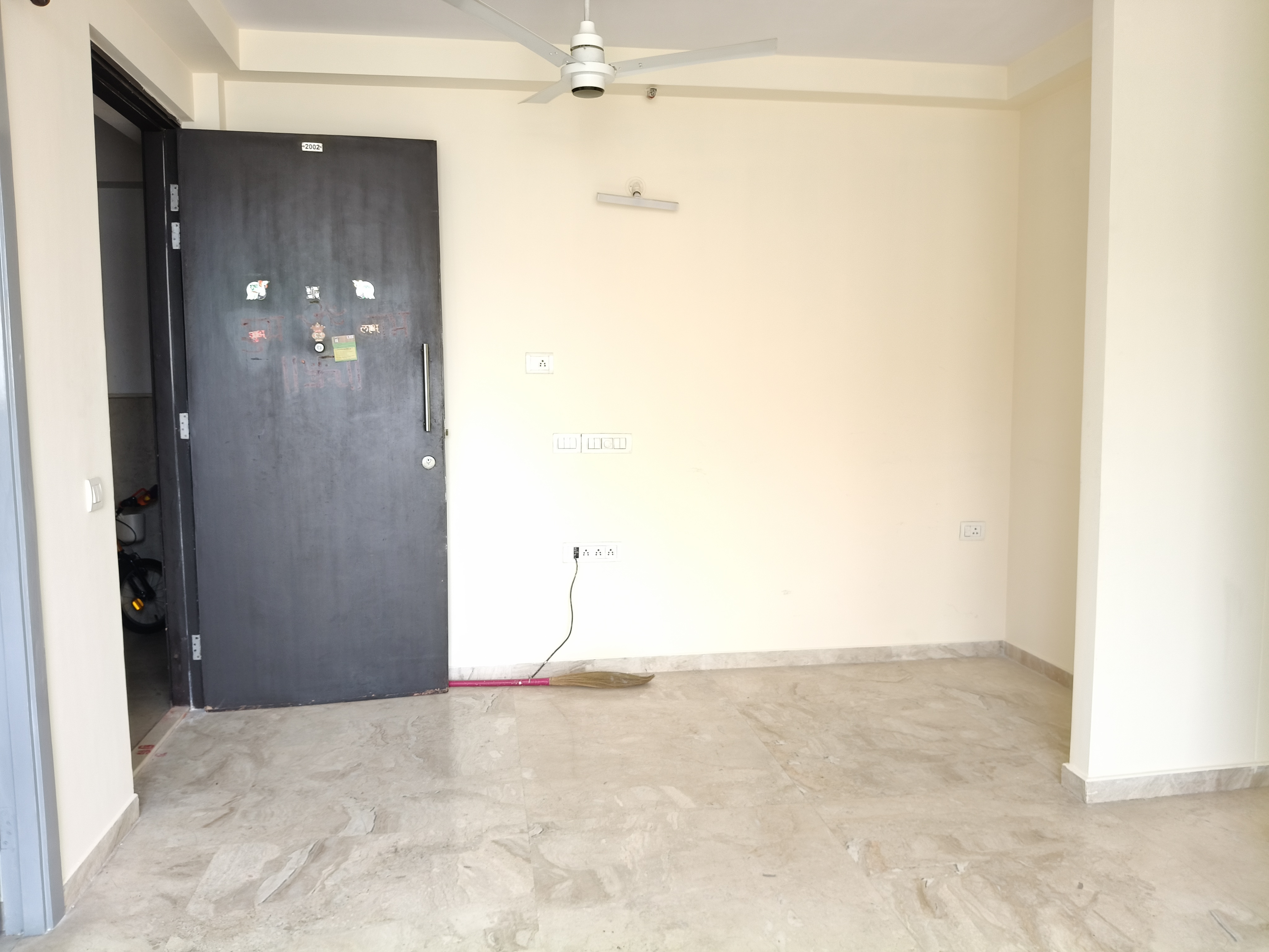 1.5 BHK + Extra Room Apartment For Rent in Hiranandani Lavinia