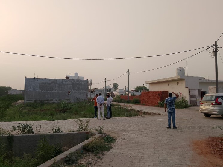 undefined, sector 135  90 Sq.Yd. Plot In Sector 135 Noida 8785088