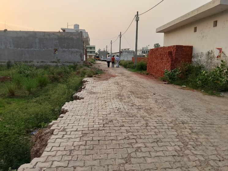 undefined, sector 135  60 Sq.Yd. Plot In Sector 135 Noida 8785101