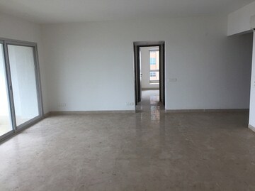 Room in 4 BHK Apartment at Omkar Alta Monte, Malad East – for Rent