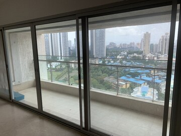 Room in 4 BHK Apartment at Omkar Alta Monte, Malad East – for Rent