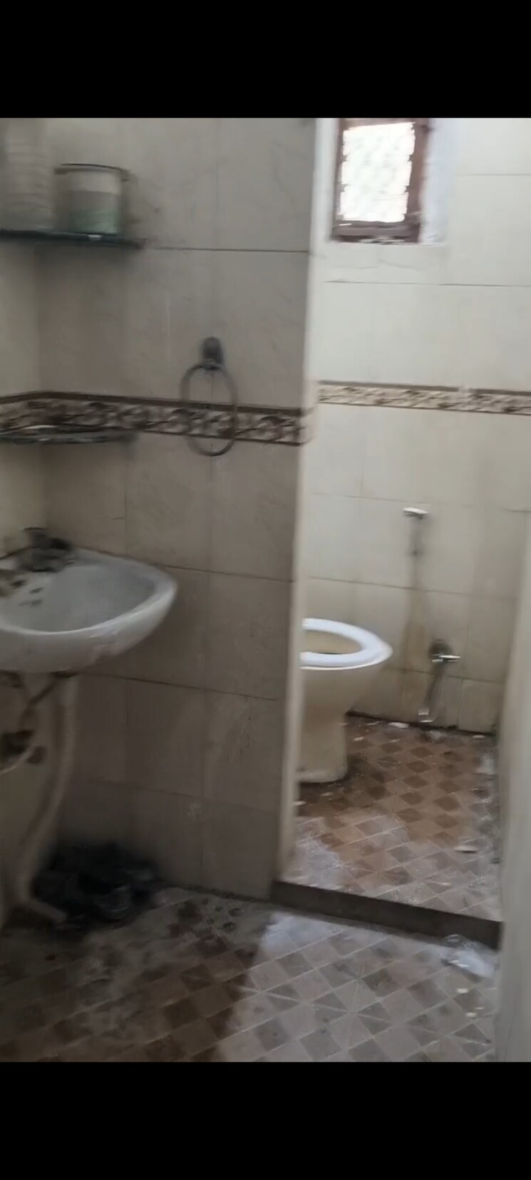 Bathroom, gamma i greater noida 1 Bedroom 60 Sq.Mt. Independent House In Gamma I Greater Noida Greater Noida 8785121