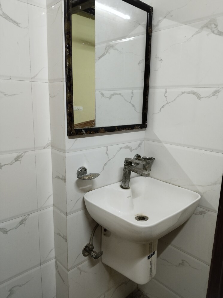 Bathroom, panchsheel vihar 1 Bedroom 600 Sq.Ft. Apartment In Panchsheel Vihar Delhi 8785130