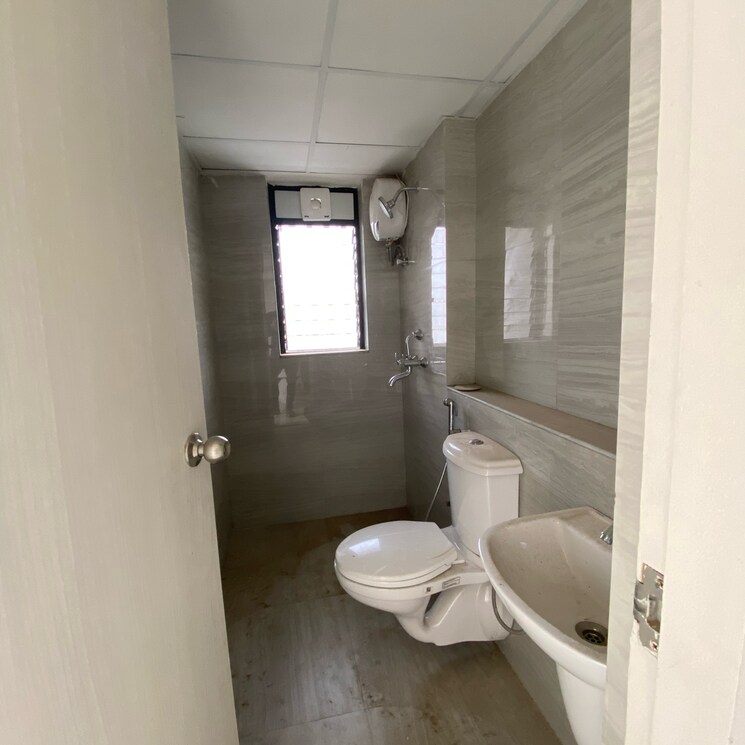 Bathroom, runwal-gardens-phase-2 3 Bedroom 904 Sq.Ft. Apartment In Kalyan Shilphata Road Thane 8785164