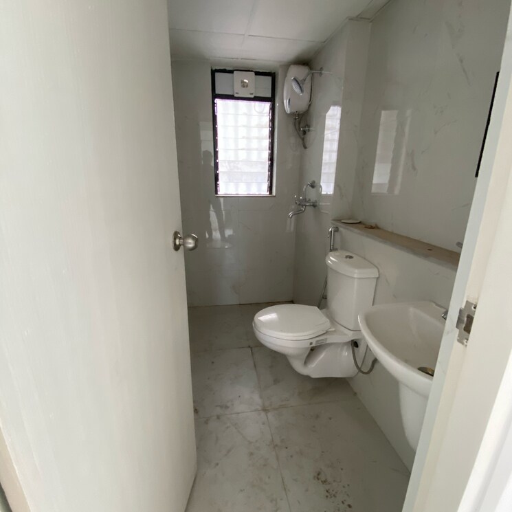 Bathroom, runwal-gardens-phase-2 3 Bedroom 904 Sq.Ft. Apartment In Kalyan Shilphata Road Thane 8785164
