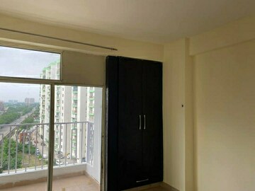 Room in 2 BHK Apartment at MCC Signature Heights, Raj Nagar Extension – for Rent