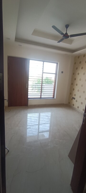 Room in 3 BHK Builder Floor at Puri Kohinoor, Sector 89 – for Sale