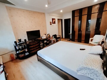 Bedroom in 6+ BHK Independent House at Eden Garden Tower, Chembur – for Sale