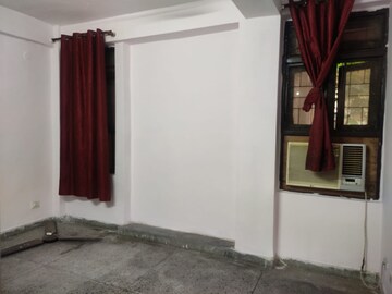 Room in 1 BHK Apartment at Mohan Cooperative Industrial Estate – for Rent