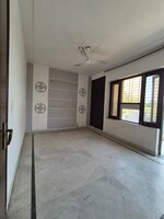 4 BHK + Pooja Room,Servant Room 550 Sq.Yd. Builder Floor in Green Fields Colony