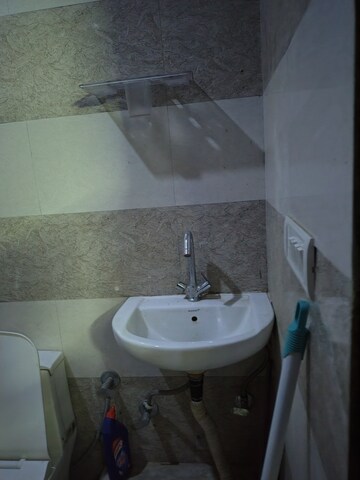 Bathroom in 1 BHK Builder Floor at South City 1 – for Rent