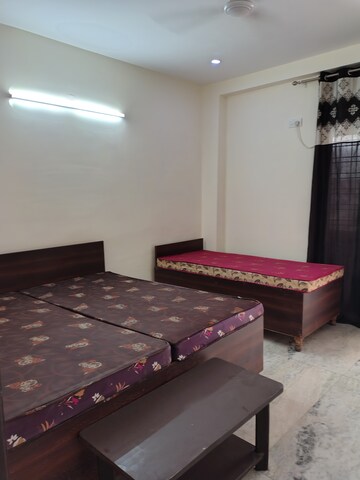 Furnished Amenities in 1 BHK Builder Floor at South City 1 – for Rent