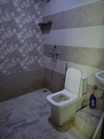 Bathroom in 1 BHK Builder Floor at South City 1 – for Rent