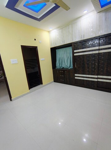 Room in 2 BHK Apartment at Pragathi Nagar – for Rent