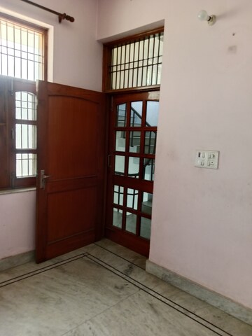 Room in 2 BHK Builder Floor at Huda – for Rent