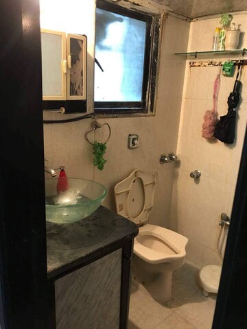 Bathroom in 3.5 BHK Apartment at Kaveri CHS Andheri West, Andheri West – for Rent