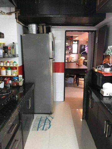 Parking in 3.5 BHK Apartment at Kaveri CHS Andheri West, Andheri West – for Rent