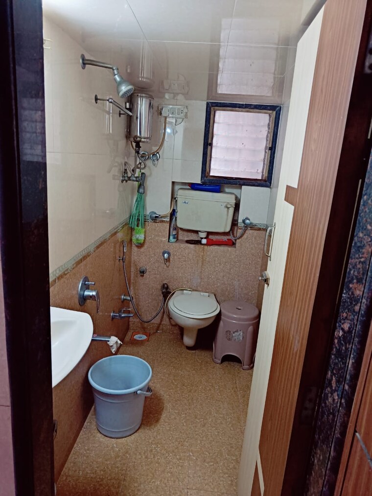 Bathroom, sanghvi-suri-rajendra-tower 3 Bedroom 1200 Sq.Ft. Apartment In Jogeshwari East Mumbai 8785411