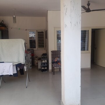 Living Room in 3.5 BHK Apartment at Mayur Vihar 1 – for Rent