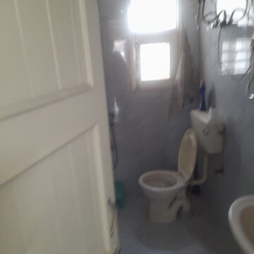 Bathroom in 3.5 BHK Apartment at Mayur Vihar 1 – for Rent