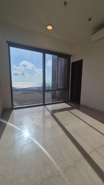 Room in 3 BHK Apartment at Piramal Mahalaxmi, Mahalaxmi – for Rent