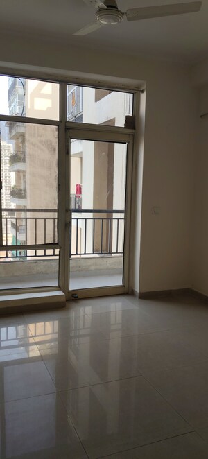 Room in 3 BHK Apartment at Omaxe Residency, Gomti Nagar – for Sale