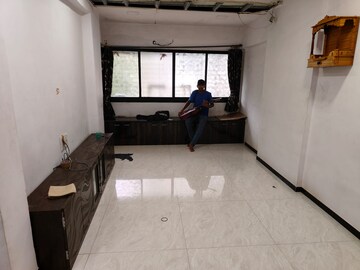 Room in 2 BHK Apartment at Neo Shastri Nagar CHS, Mulund West – for Rent