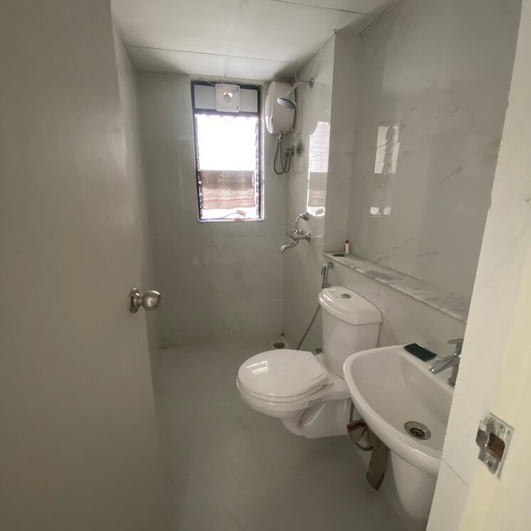 Bathroom, runwal-gardens-phase-2 1 Bedroom 470 Sq.Ft. Apartment In Kalyan Shilphata Road Thane 8785507