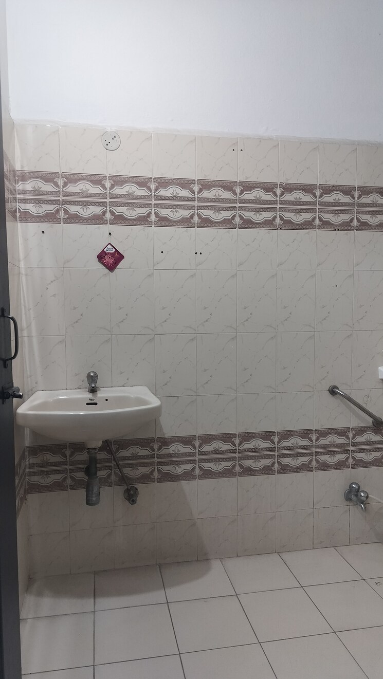 Bathroom, jubilee hills 3 Bedroom 1800 Sq.Ft. Apartment In Jubilee Hills Hyderabad 8785545