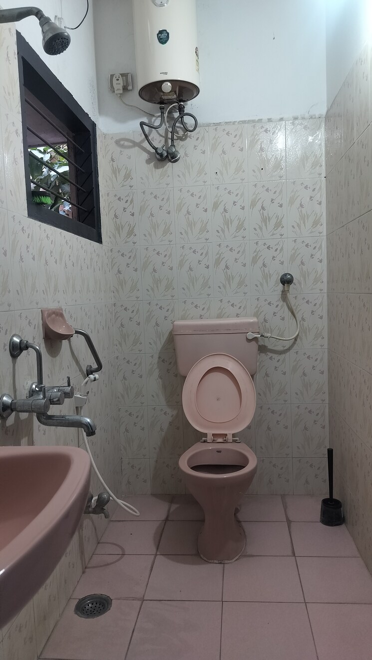 Bathroom, jubilee hills 3 Bedroom 1800 Sq.Ft. Apartment In Jubilee Hills Hyderabad 8785545