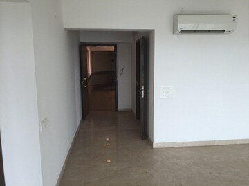 Room in 3 BHK Apartment at Oberoi Exquisite Goregaon, Goregaon East – for Sale