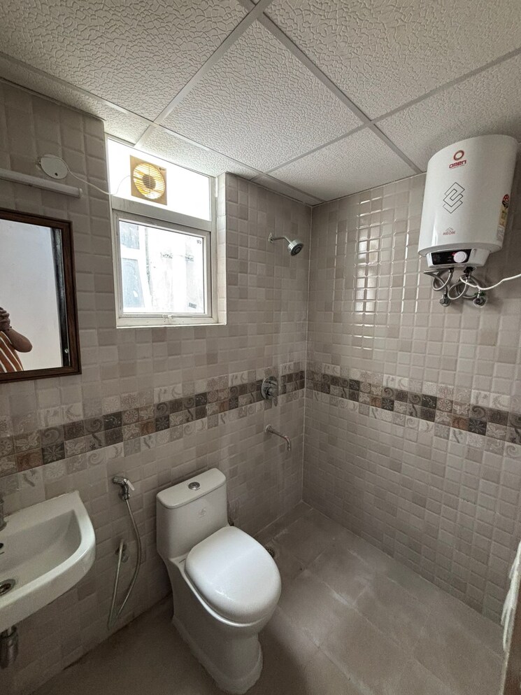 Bathroom, signature-global-park-4-and-5 3 Bedroom 1081 Sq.Ft. Builder Floor In Sohna Sector 36 Gurgaon 8785565