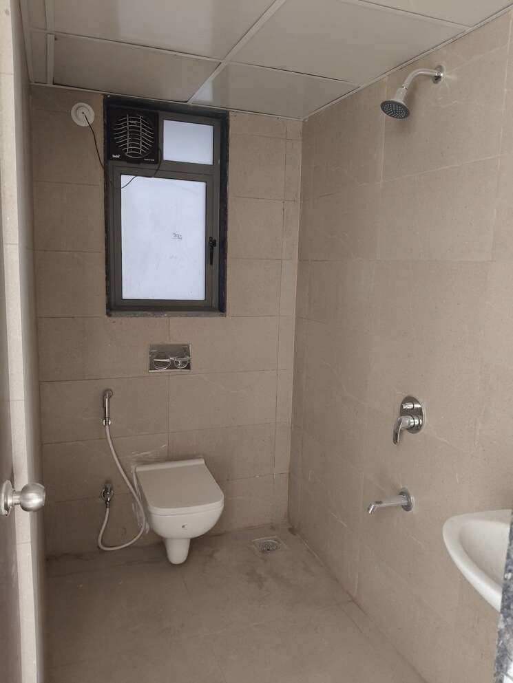 Bathroom, runwal-eirene 2 Bedroom 568 Sq.Ft. Apartment In Balkum Pada Thane 8785595