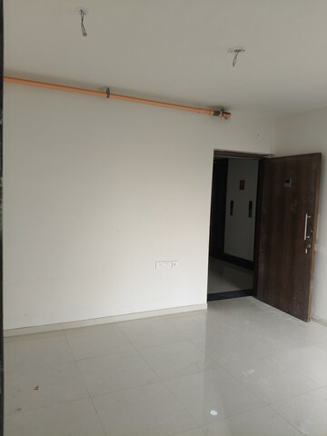 Room in 2 BHK Apartment at Runwal Eirene, Balkum Pada – for Sale