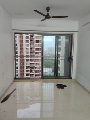 Room in 2 BHK Apartment at Kalpataru The Sunrise, Kolshet Road – for Sale
