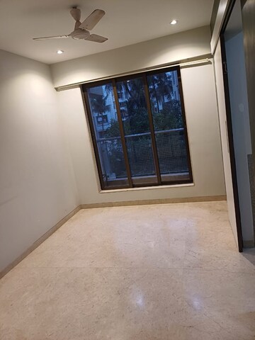 Room in 3 BHK Apartment at Bandra West – for Rent