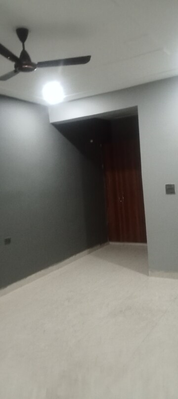 Room in 3 BHK Independent House at Delta I Greater Noida – for Rent
