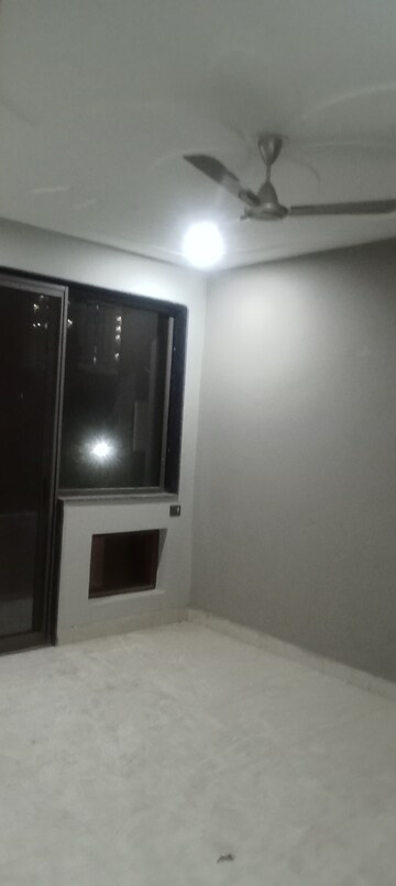Room in 3 BHK Independent House at Delta I Greater Noida – for Rent