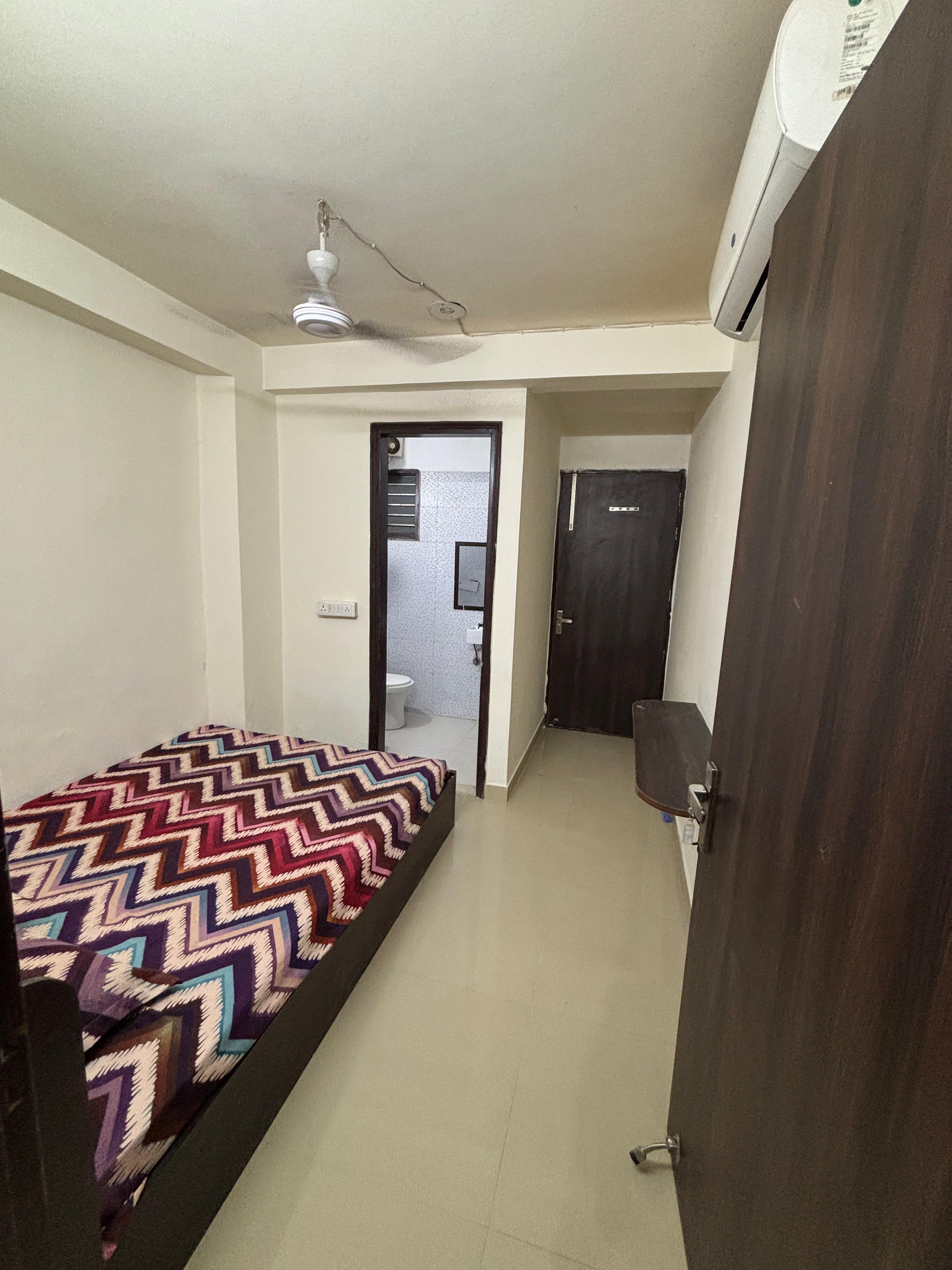 2 BHK Builder Floor For Rent in Sector 43