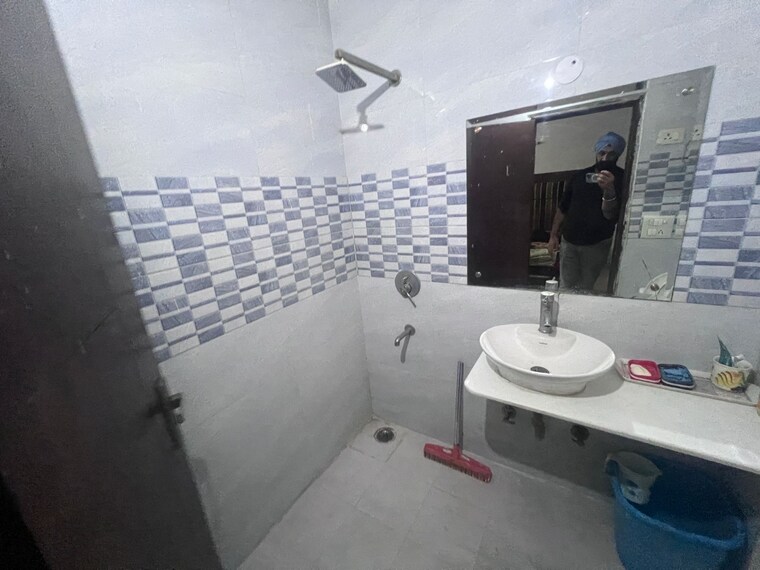 Bathroom, chandan hola 3 Bedroom 120 Sq.Yd. Apartment In Chandan Hola Delhi 8785647