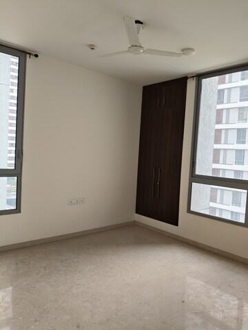 Room in 2 BHK Apartment at Piramal Vaikunth, Balkum Pada – for Sale