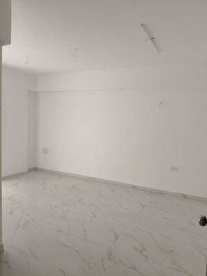 Room in 3 BHK Apartment at Dura Giriraj Sparsh, Naupada – for Sale