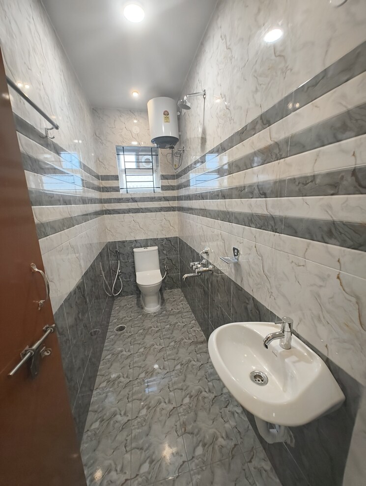 Bathroom, pss-plaza 2 Bedroom 1200 Sq.Ft. Builder Floor In New Thippasandra Bangalore 8785680