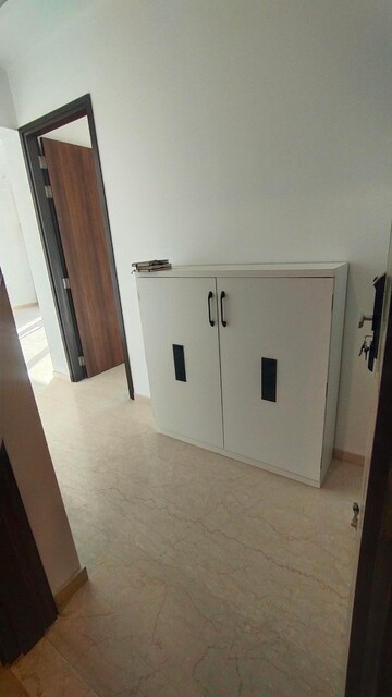 Room in 3 BHK Apartment at Lokhandwala Minerva Mahalaxmi, Mahalaxmi – for Rent