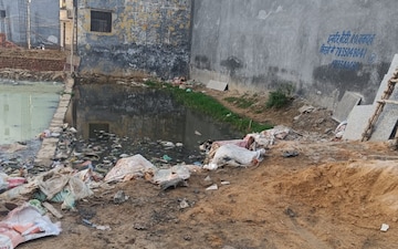 Plot For Sale in Deep Apartments, Dlf Ankur Vihar