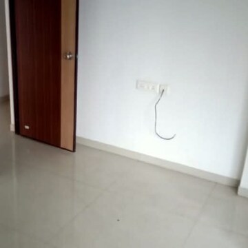 Room in 2 BHK Apartment at Parijatak CHS Ghatkopar East, Ghatkopar East – for Rent